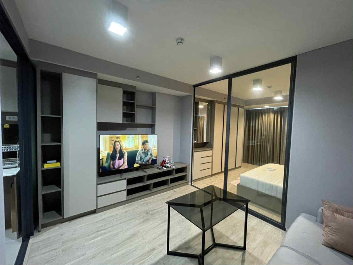 For RentCondoWongwianyai, Charoennakor : ⭐️ Ideo Sathorn - Wongwian Yai ⭐️ 1 bedroom 35 sq m., fully furnished, ready to move in.