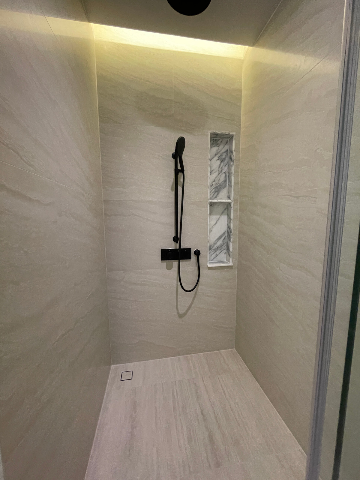 ขายบ้านเกษตร นวมินทร์ ลาดปลาเค้า : ขายบ้านหรู Providence Lane Kaset–Nawamin (โพรวิเดนซ์ เลน เกษตร–นวมินทร์)  บ้านเดี่ยว 3 ชั้น พร้อมลิฟต์และสระว่ายน้ำส่วนตัว บนทำเลศักยภาพใจกลางเกษตร–นวมินทร์ เดินทางสะดวก ใกล้ทางด่วนและรถไฟฟ้าถึง 2 สาย