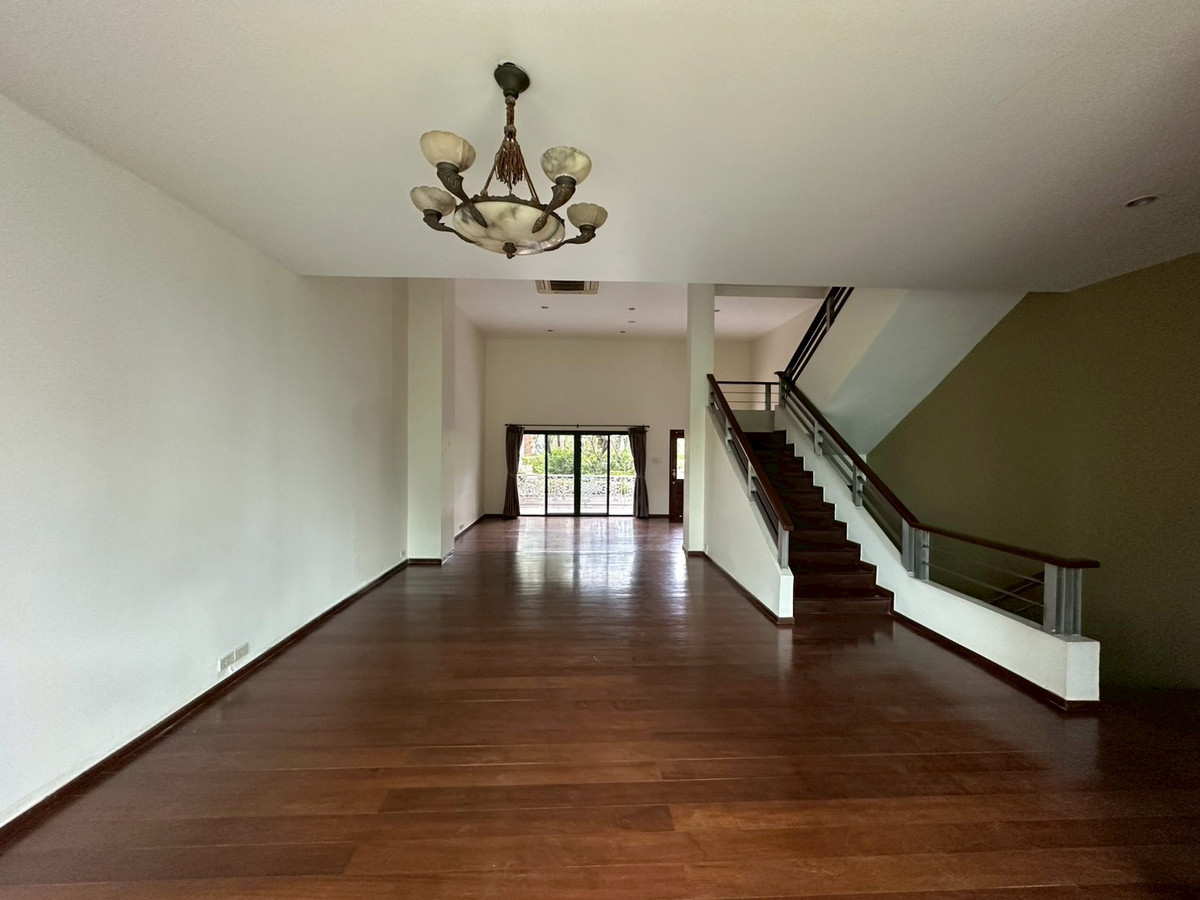 ให้เช่าบ้านสุขุมวิท อโศก ทองหล่อ : ✨5-storey house in Ekkamai for rent! 4 bedroom  4 bathroom unfurnished 450 sq.m ready for move in near BTS Ekkamai