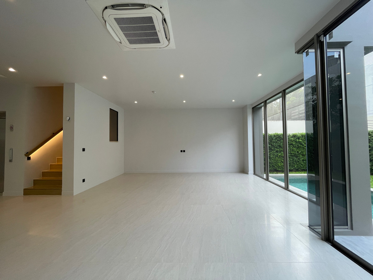 ขายบ้านเกษตร นวมินทร์ ลาดปลาเค้า : ขายบ้านหรู Providence Lane Kaset–Nawamin (โพรวิเดนซ์ เลน เกษตร–นวมินทร์)  บ้านเดี่ยว 3 ชั้น พร้อมลิฟต์และสระว่ายน้ำส่วนตัว บนทำเลศักยภาพใจกลางเกษตร–นวมินทร์ เดินทางสะดวก ใกล้ทางด่วนและรถไฟฟ้าถึง 2 สาย