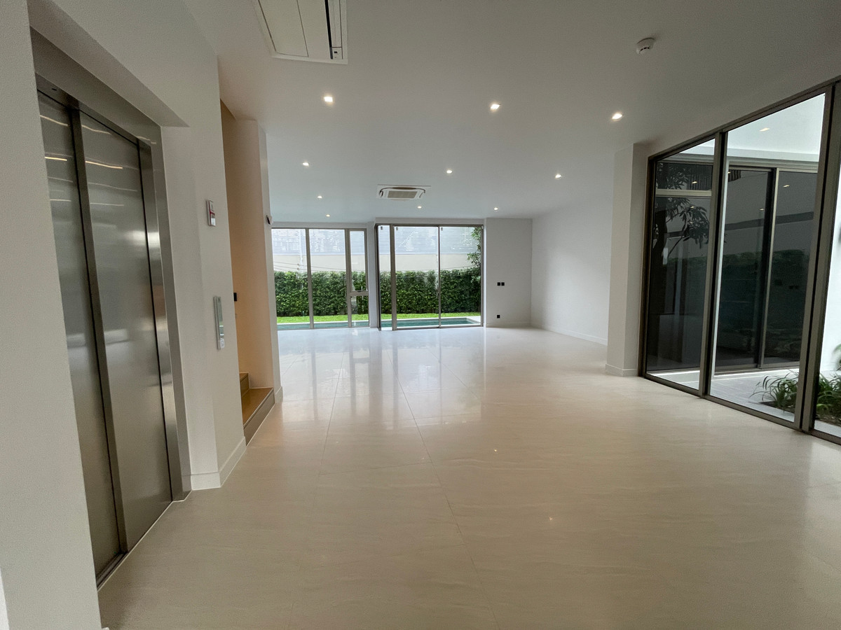 ขายบ้านเกษตร นวมินทร์ ลาดปลาเค้า : ขายบ้านหรู Providence Lane Kaset–Nawamin (โพรวิเดนซ์ เลน เกษตร–นวมินทร์)  บ้านเดี่ยว 3 ชั้น พร้อมลิฟต์และสระว่ายน้ำส่วนตัว บนทำเลศักยภาพใจกลางเกษตร–นวมินทร์ เดินทางสะดวก ใกล้ทางด่วนและรถไฟฟ้าถึง 2 สาย