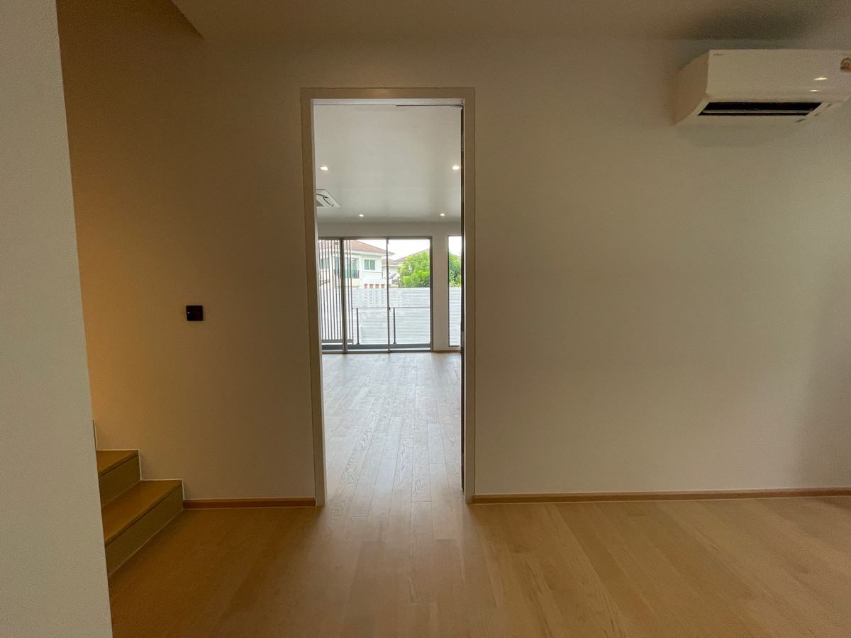 ขายบ้านเกษตร นวมินทร์ ลาดปลาเค้า : ขายบ้านหรู Providence Lane Kaset–Nawamin (โพรวิเดนซ์ เลน เกษตร–นวมินทร์)  บ้านเดี่ยว 3 ชั้น พร้อมลิฟต์และสระว่ายน้ำส่วนตัว บนทำเลศักยภาพใจกลางเกษตร–นวมินทร์ เดินทางสะดวก ใกล้ทางด่วนและรถไฟฟ้าถึง 2 สาย