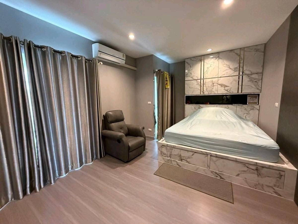 For RentTownhomeLadkrabang, Suwannaphum Airport : Townhome for rent, townhome, Sammakorn Avenue Suvarnabhumi Village, near Robinson Lat Krabang, only 8 minutes.