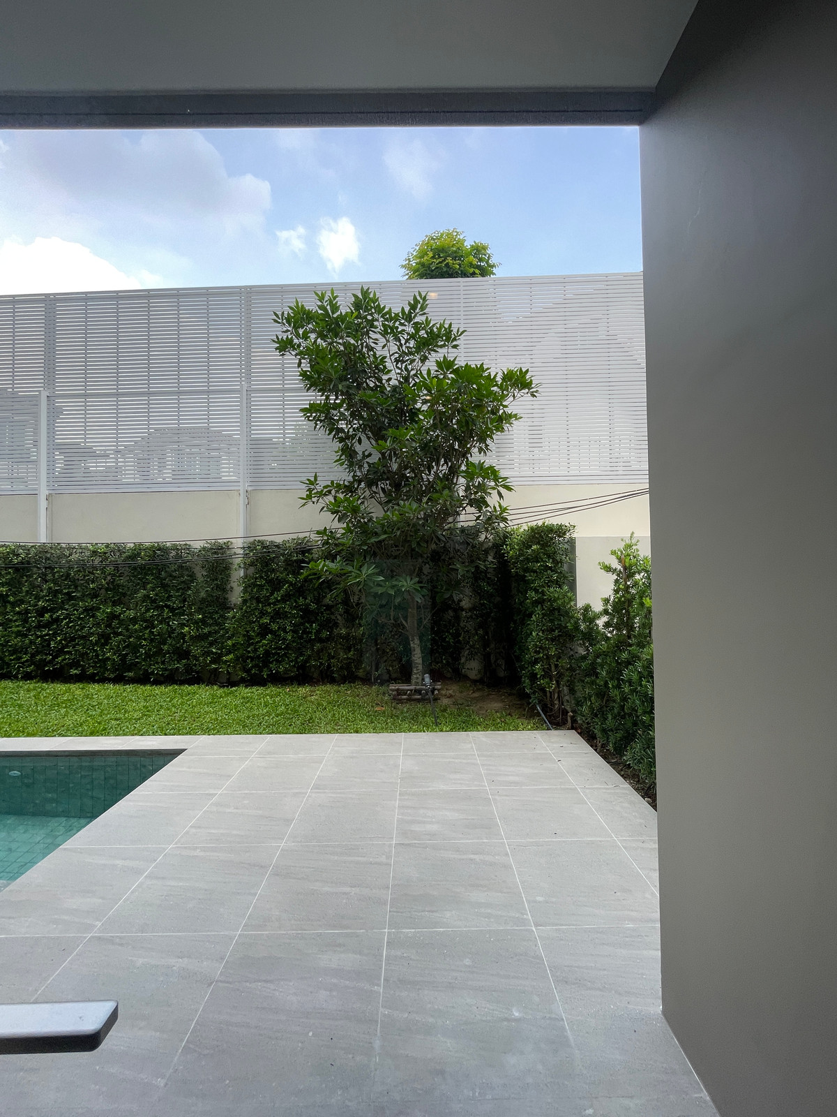 ขายบ้านเกษตร นวมินทร์ ลาดปลาเค้า : ขายบ้านหรู Providence Lane Kaset–Nawamin (โพรวิเดนซ์ เลน เกษตร–นวมินทร์)  บ้านเดี่ยว 3 ชั้น พร้อมลิฟต์และสระว่ายน้ำส่วนตัว บนทำเลศักยภาพใจกลางเกษตร–นวมินทร์ เดินทางสะดวก ใกล้ทางด่วนและรถไฟฟ้าถึง 2 สาย