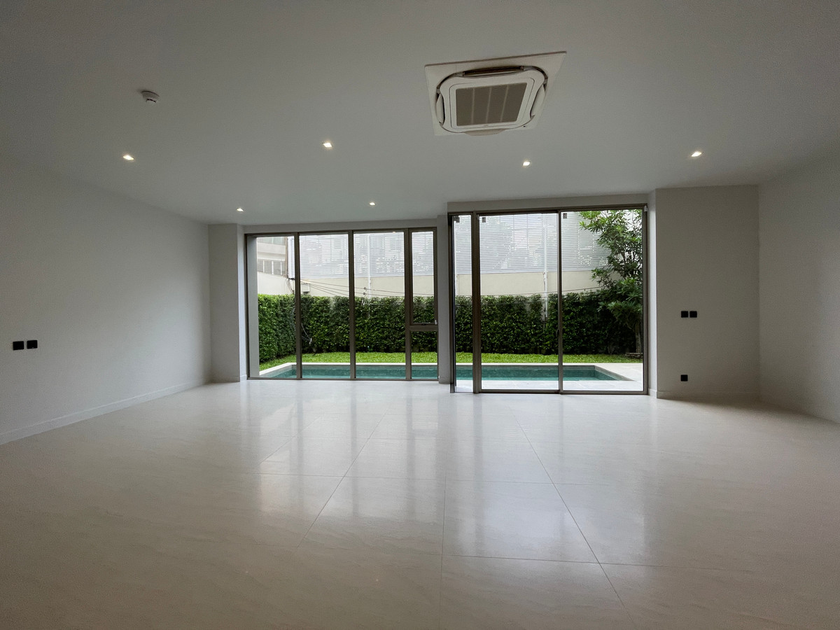 ขายบ้านเกษตร นวมินทร์ ลาดปลาเค้า : ขายบ้านหรู Providence Lane Kaset–Nawamin (โพรวิเดนซ์ เลน เกษตร–นวมินทร์)  บ้านเดี่ยว 3 ชั้น พร้อมลิฟต์และสระว่ายน้ำส่วนตัว บนทำเลศักยภาพใจกลางเกษตร–นวมินทร์ เดินทางสะดวก ใกล้ทางด่วนและรถไฟฟ้าถึง 2 สาย