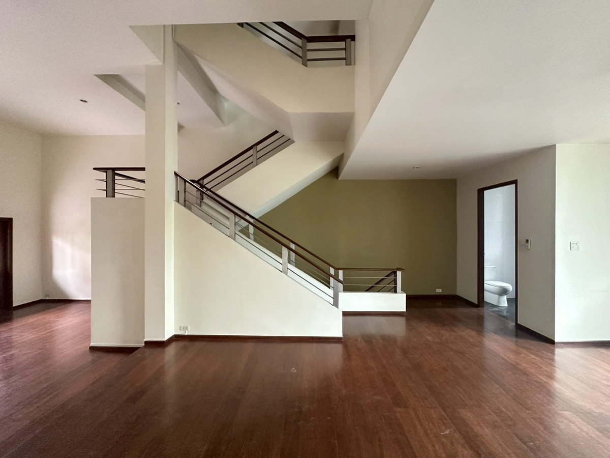For RentHouseSukhumvit, Asoke, Thonglor : ✨5-storey house in Ekkamai for rent! 4 bedroom  4 bathroom unfurnished 450 sq.m ready for move in near BTS Ekkamai