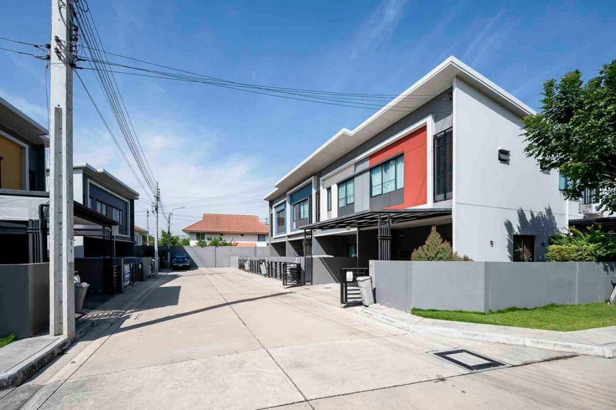 For SaleTownhomeRathburana, Suksawat : Townhome for sale, Siri Place Pracha Uthit 90, near Big C Pracha Uthit, only 10 minutes.