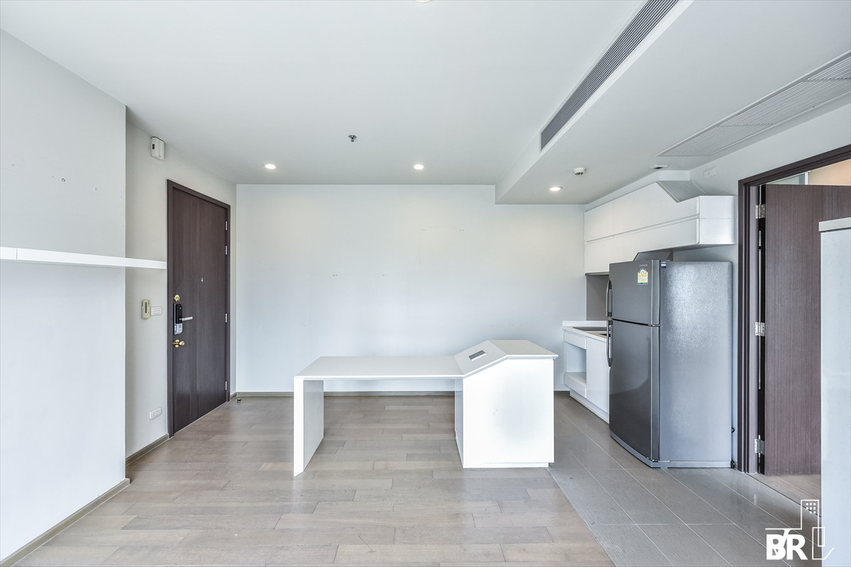 For SaleCondoRatchathewi,Phayathai : 🔥Hot Deal🔥Pyne by Sansiri 1B1B 45sqm. Just 8.49MB only Call Ms.Angel(Aumi)0658209572