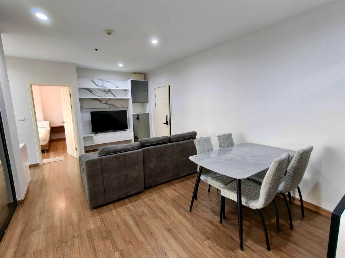 For SaleCondoPinklao, Charansanitwong : The owner sells it himself at a cheap price. Newly renovated, ready to move in High floor, beautiful, open view.