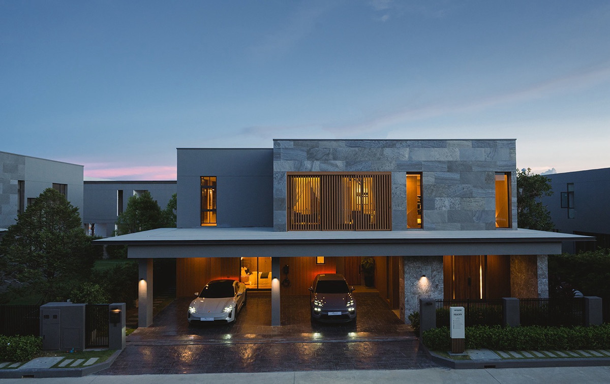 For SaleHouseEakachai, Bang Bon : Secret promotion, insider price, Avilion Rama 2, beautiful plot, next to the clubhouse, house, 4 bedrooms, 5 bathrooms, 4 parking spaces.