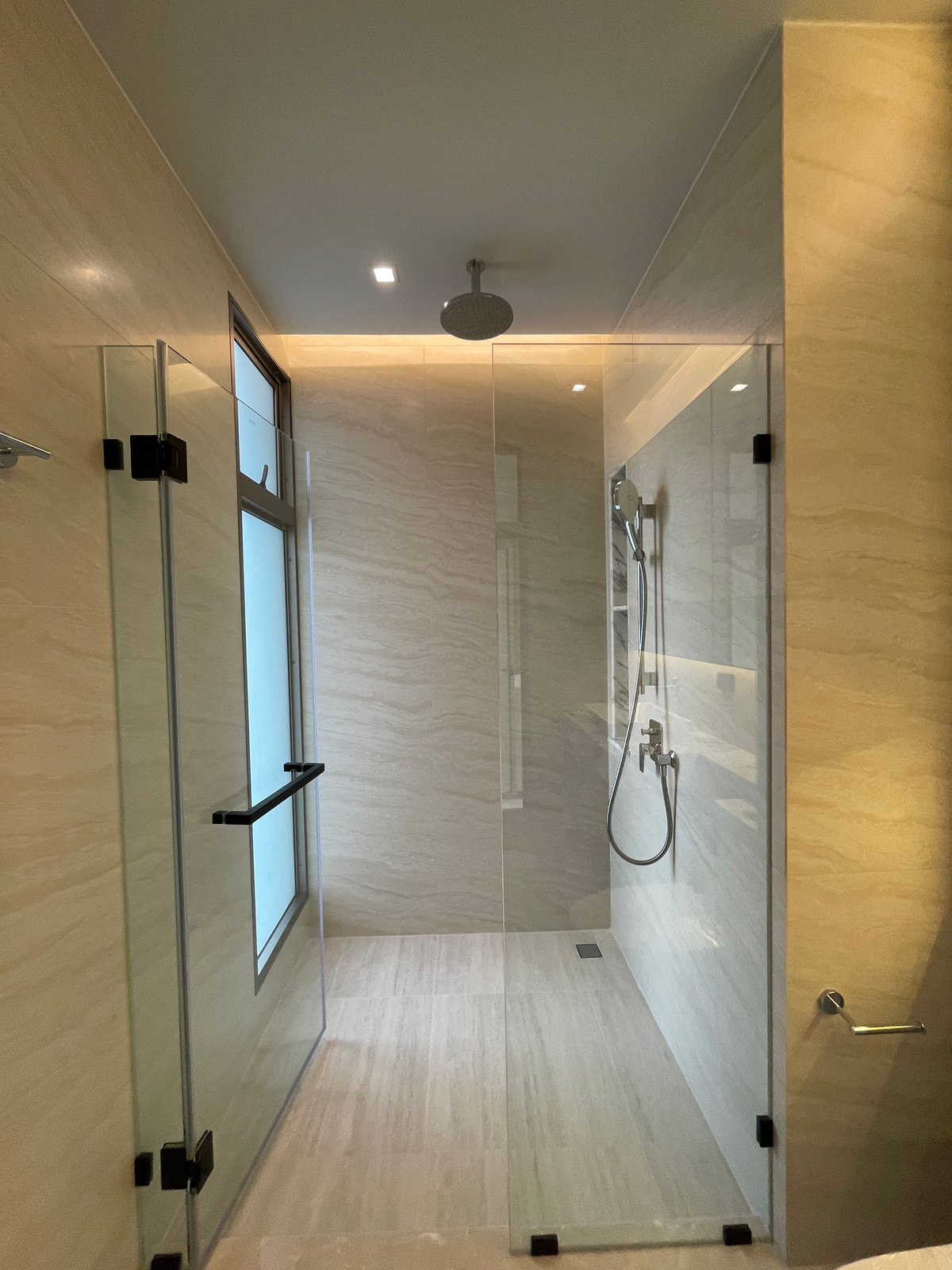 ขายบ้านเกษตร นวมินทร์ ลาดปลาเค้า : ขายบ้านหรู Providence Lane Kaset–Nawamin (โพรวิเดนซ์ เลน เกษตร–นวมินทร์)  บ้านเดี่ยว 3 ชั้น พร้อมลิฟต์และสระว่ายน้ำส่วนตัว บนทำเลศักยภาพใจกลางเกษตร–นวมินทร์ เดินทางสะดวก ใกล้ทางด่วนและรถไฟฟ้าถึง 2 สาย