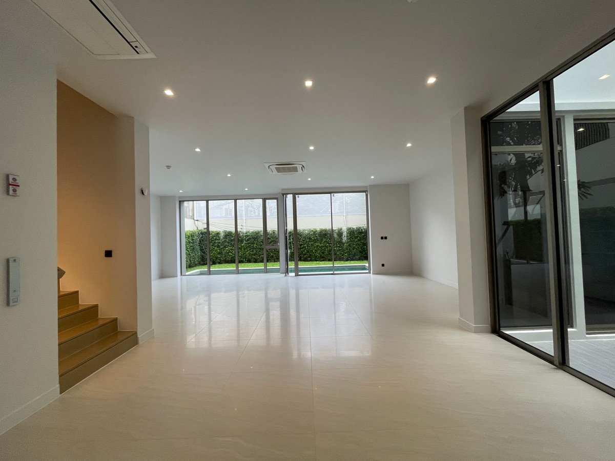 ขายบ้านเกษตร นวมินทร์ ลาดปลาเค้า : ขายบ้านหรู Providence Lane Kaset–Nawamin (โพรวิเดนซ์ เลน เกษตร–นวมินทร์)  บ้านเดี่ยว 3 ชั้น พร้อมลิฟต์และสระว่ายน้ำส่วนตัว บนทำเลศักยภาพใจกลางเกษตร–นวมินทร์ เดินทางสะดวก ใกล้ทางด่วนและรถไฟฟ้าถึง 2 สาย