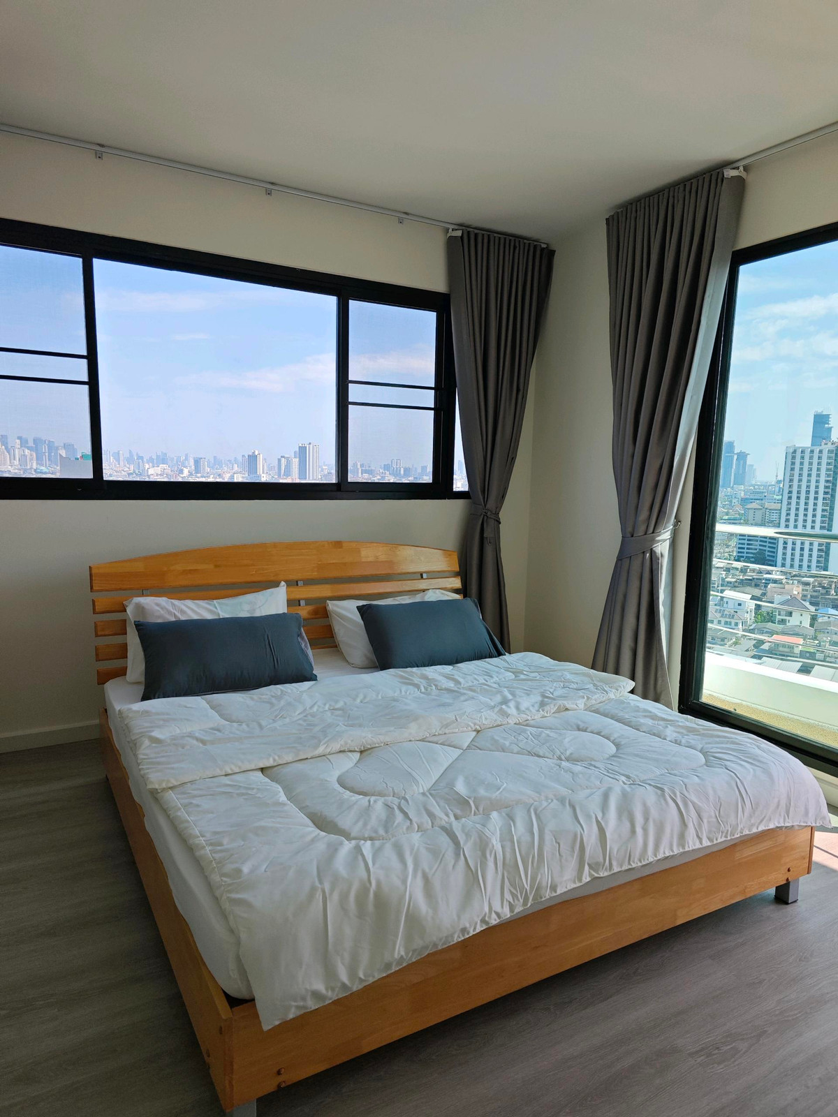 ให้เช่าคอนโดพระราม 3 สาธุประดิษฐ์ : FOR RENT: High Floor 2-Bed (108.84 sqm) @ Supalai Casa Riva. Stunning Panorama River View! Newly Renovated, Fully Furnished & Ready to Move In.