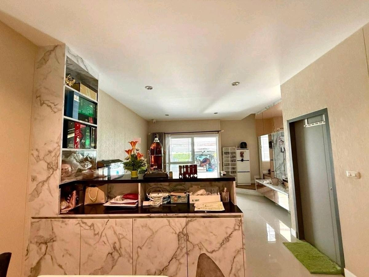 For RentTownhomeLadkrabang, Suwannaphum Airport : Townhome for rent, townhome, Sammakorn Avenue Suvarnabhumi Village, near Robinson Lat Krabang, only 8 minutes.