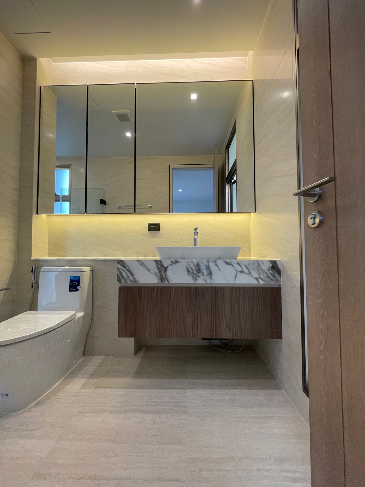 ขายบ้านเกษตร นวมินทร์ ลาดปลาเค้า : ขายบ้านหรู Providence Lane Kaset–Nawamin (โพรวิเดนซ์ เลน เกษตร–นวมินทร์)  บ้านเดี่ยว 3 ชั้น พร้อมลิฟต์และสระว่ายน้ำส่วนตัว บนทำเลศักยภาพใจกลางเกษตร–นวมินทร์ เดินทางสะดวก ใกล้ทางด่วนและรถไฟฟ้าถึง 2 สาย