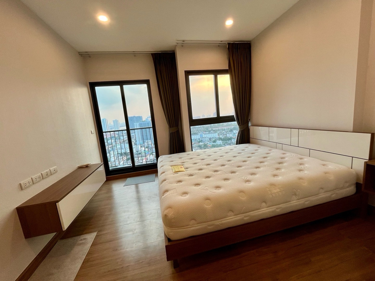 For SaleCondoPinklao, Charansanitwong : The owner sells it himself at a cheap price. Newly renovated, ready to move in High floor, beautiful, open view.