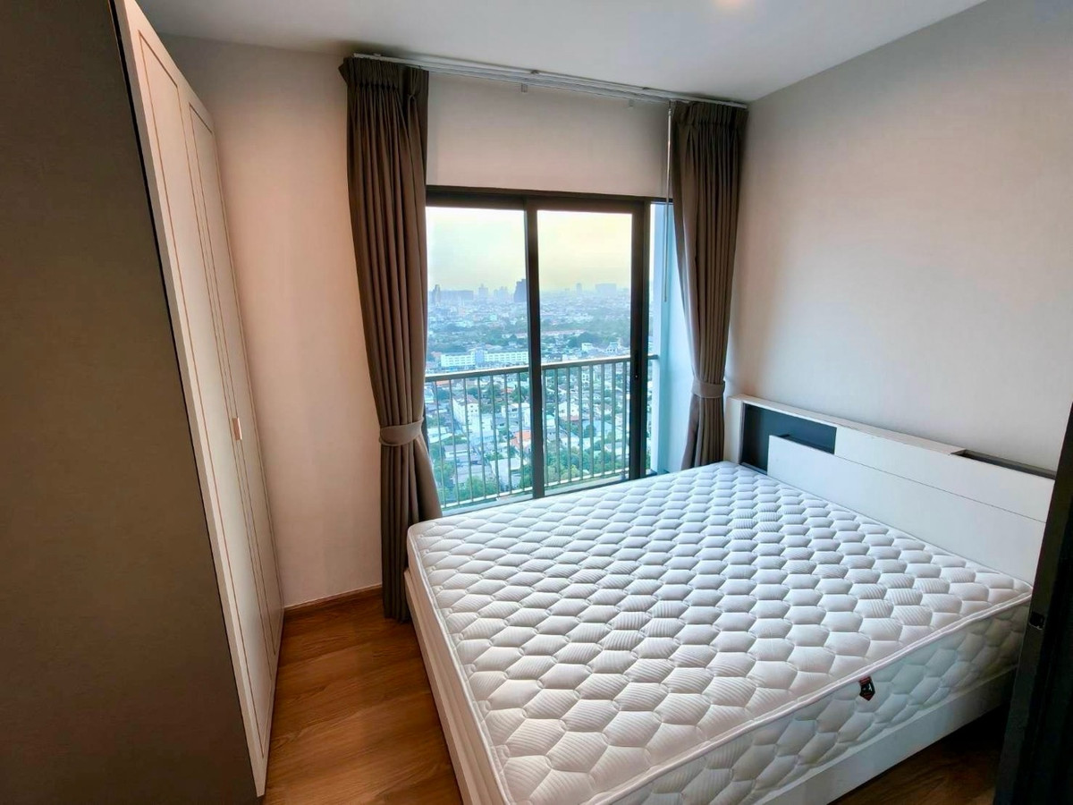 For SaleCondoPinklao, Charansanitwong : The owner sells it himself at a cheap price. Newly renovated, ready to move in High floor, beautiful, open view.