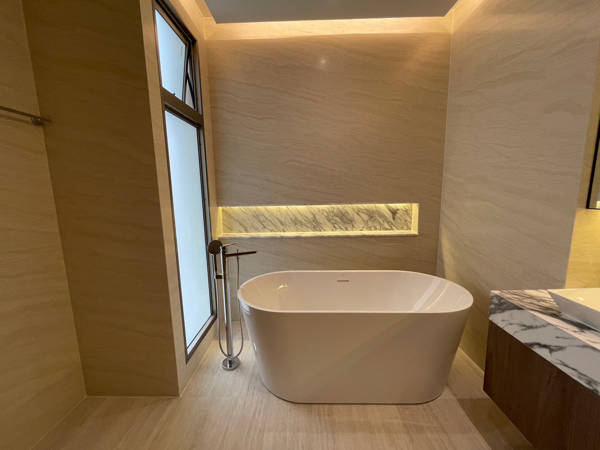 ขายบ้านเกษตร นวมินทร์ ลาดปลาเค้า : ขายบ้านหรู Providence Lane Kaset–Nawamin (โพรวิเดนซ์ เลน เกษตร–นวมินทร์)  บ้านเดี่ยว 3 ชั้น พร้อมลิฟต์และสระว่ายน้ำส่วนตัว บนทำเลศักยภาพใจกลางเกษตร–นวมินทร์ เดินทางสะดวก ใกล้ทางด่วนและรถไฟฟ้าถึง 2 สาย