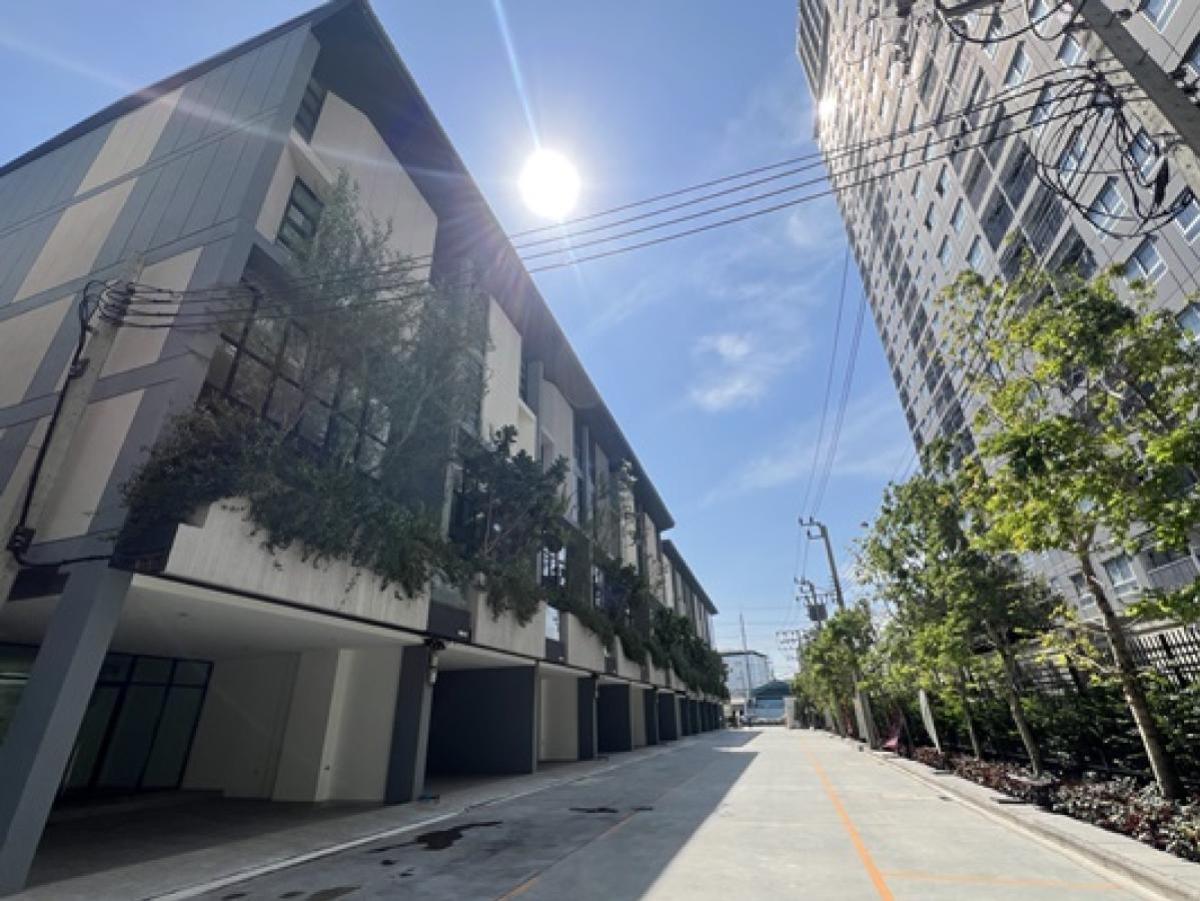 For SaleHome OfficeSamut Prakan,Samrong : Office for sale, home office, 4.5 floors, corner building, The Mixx, Phraeksa, near BTS Phraeksa, only 850 m. CX-136673
