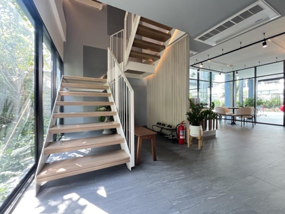 For SaleHome OfficeSamut Prakan,Samrong : Office for sale, home office, 4.5 floors, corner building, The Mixx, Phraeksa, near BTS Phraeksa, only 850 m. CX-136673