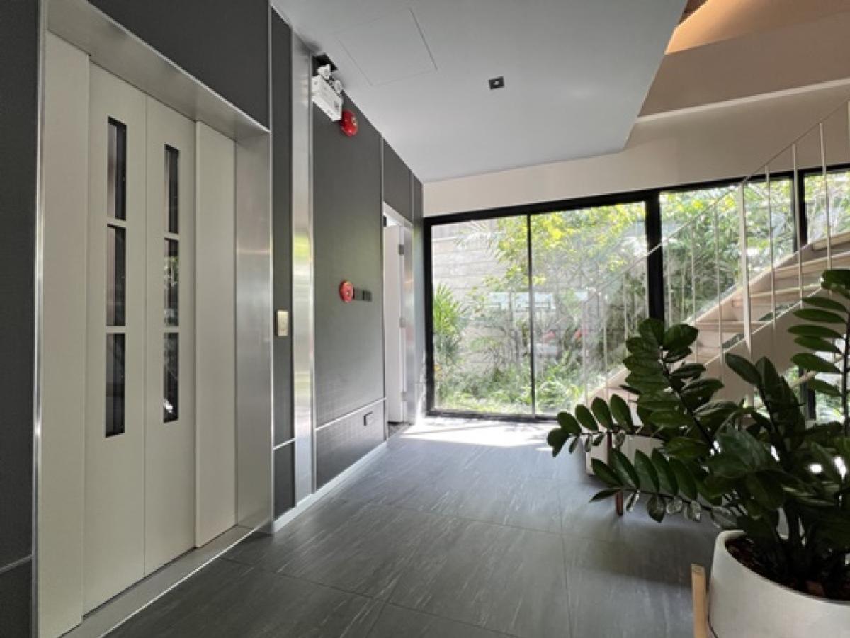 For SaleHome OfficeSamut Prakan,Samrong : Office for sale, home office, 4.5 floors, corner building, The Mixx, Phraeksa, near BTS Phraeksa, only 850 m. CX-136673