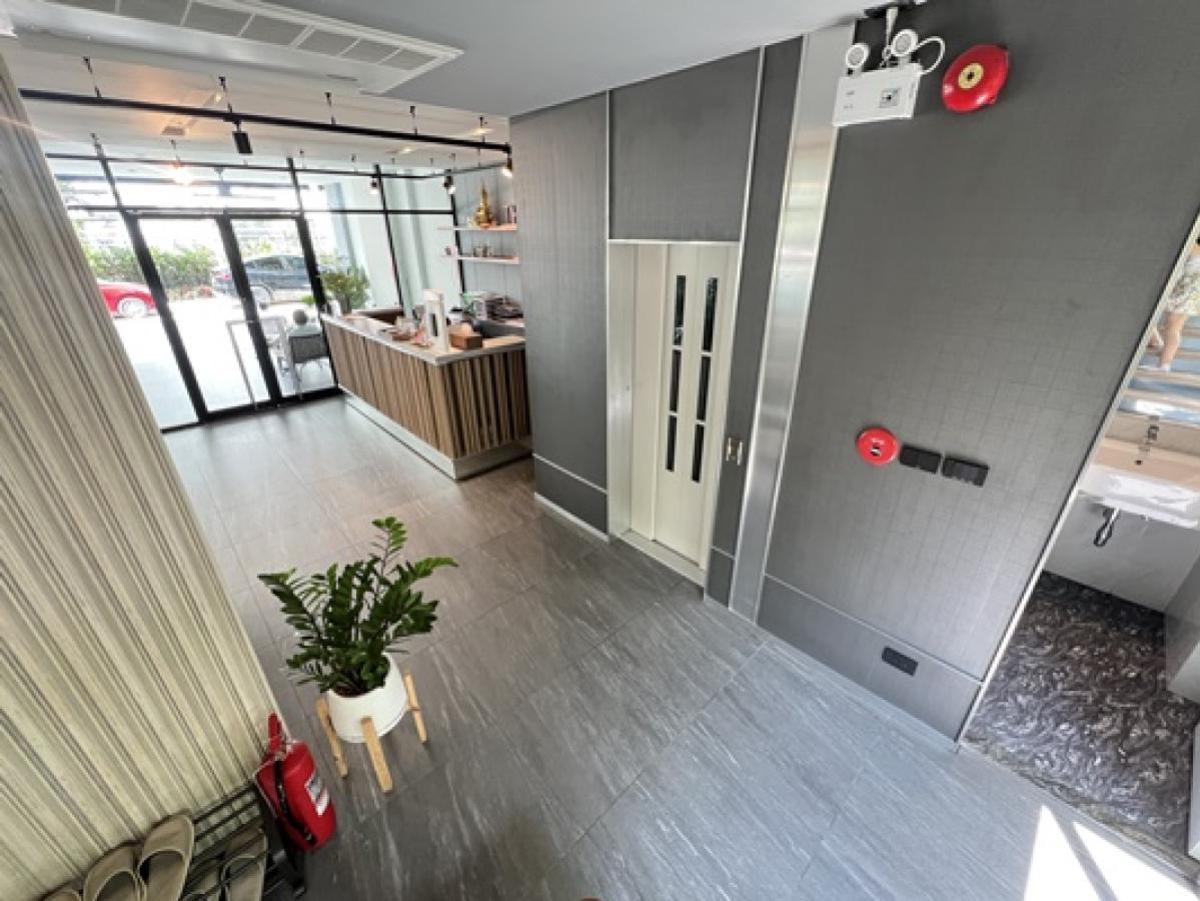 For SaleHome OfficeSamut Prakan,Samrong : Office for sale, home office, 4.5 floors, corner building, The Mixx, Phraeksa, near BTS Phraeksa, only 850 m. CX-136673