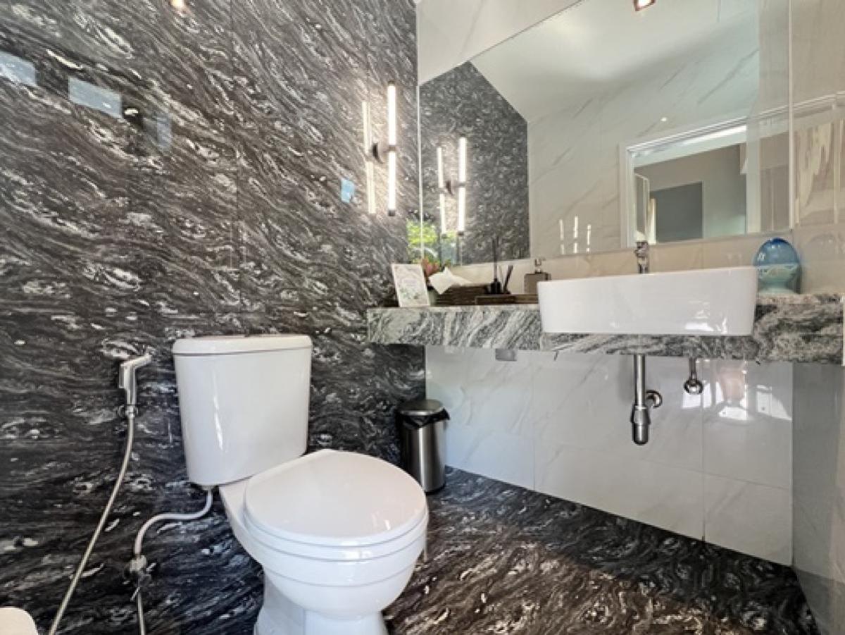 For SaleHome OfficeSamut Prakan,Samrong : Office for sale, home office, 4.5 floors, The Mixx, Phraeksa, near BTS Phraeksa, only 850 m. CX-136676