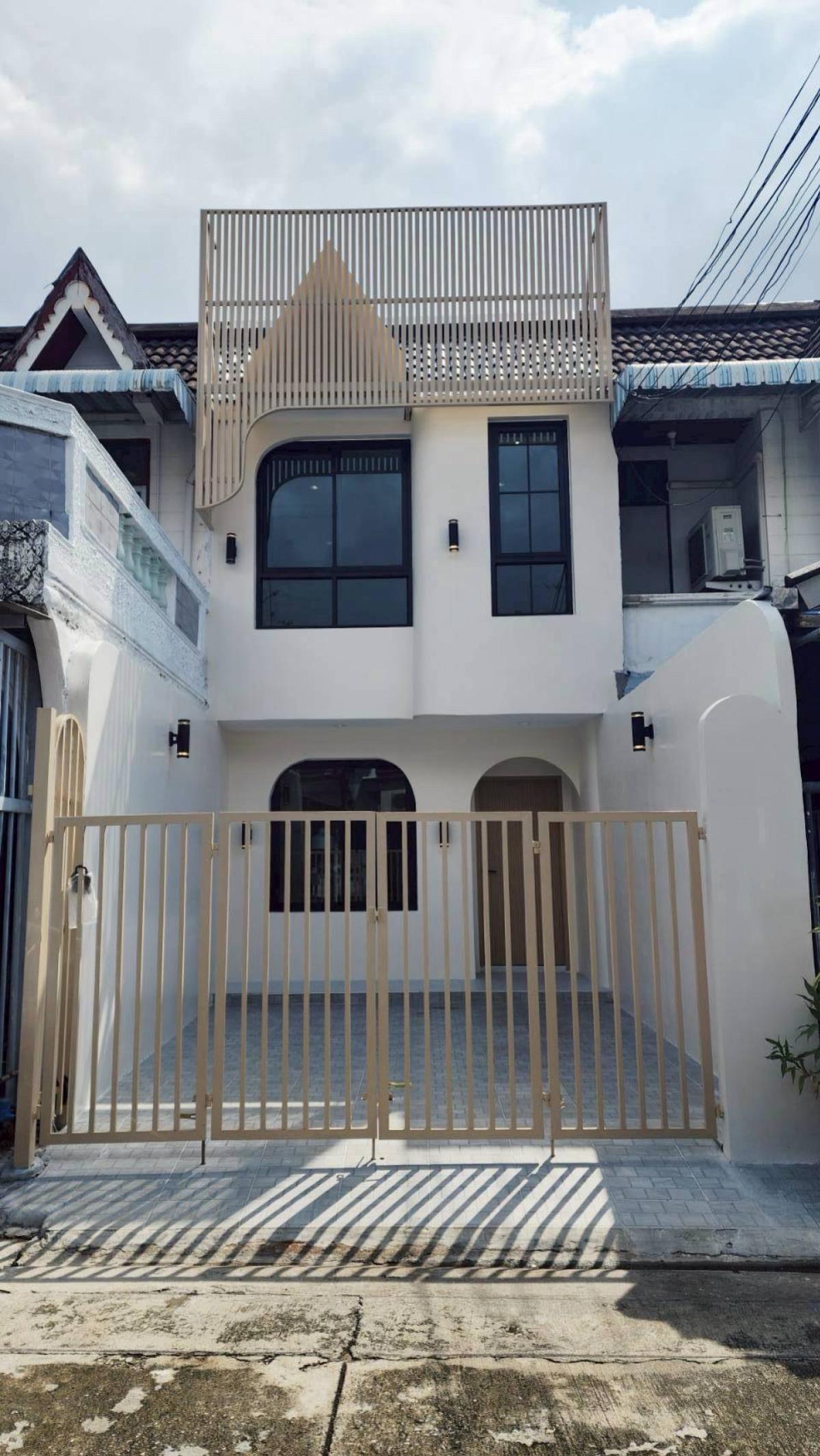 ขายทาวน์โฮมลาดพร้าว101 แฮปปี้แลนด์ : ขายทาวน์เฮ้าส์/ทาวน์โฮม  บ้าน อยู่เจริญ ลาดพร้าว 101 รีโนเวทใหม่ MRT-ลาดพร้าว 101 (สายสีเหลือง) หัวหมาก เขต บางกะปิ กรุงเทพ CX-136543