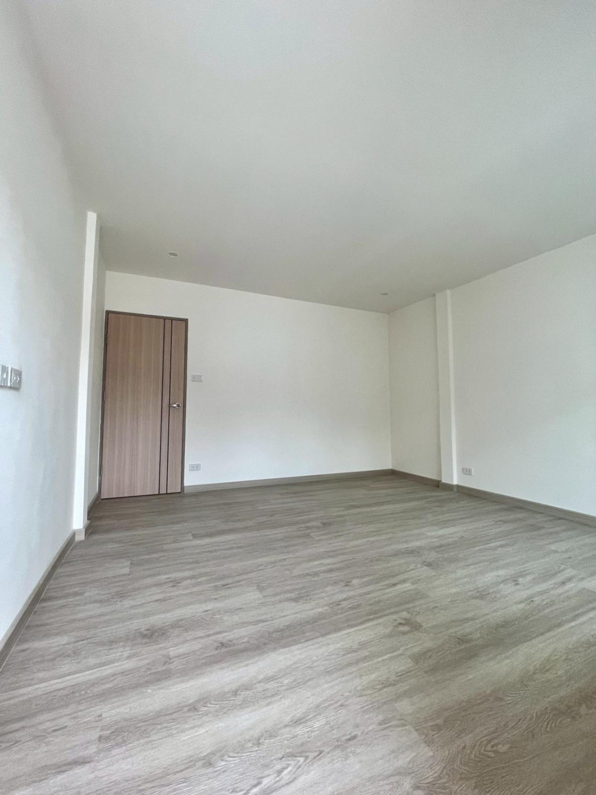 ขายทาวน์โฮมอ่อนนุช อุดมสุข : ขายทาวน์เฮ้าส์ 2 ชั้น รีโนเวทใหม่ทั้งหลัง ซอยอุดมสุข 47 พระโขนง เขต บางนา กรุงเทพ CX-136384