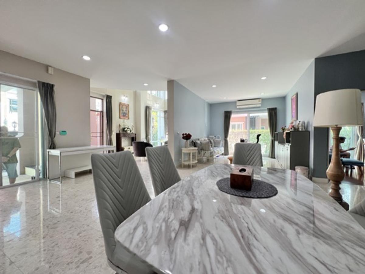 ขายบ้านนวมินทร์ รามอินทรา : ขายบ้านเดี่ยวหรู 3 ชั้น แกรนด์ บางกอก บูเลอวาร์ด รัชดา-รามอินทรา 2 เนื้อที่ 95 ตร.ว. 5 ห้องนอน สภาพดี ตกแต่งสวย พร้อมอยู่ ใกล้รถไฟฟ้าสีชมพู–ทางด่วน CX-136228