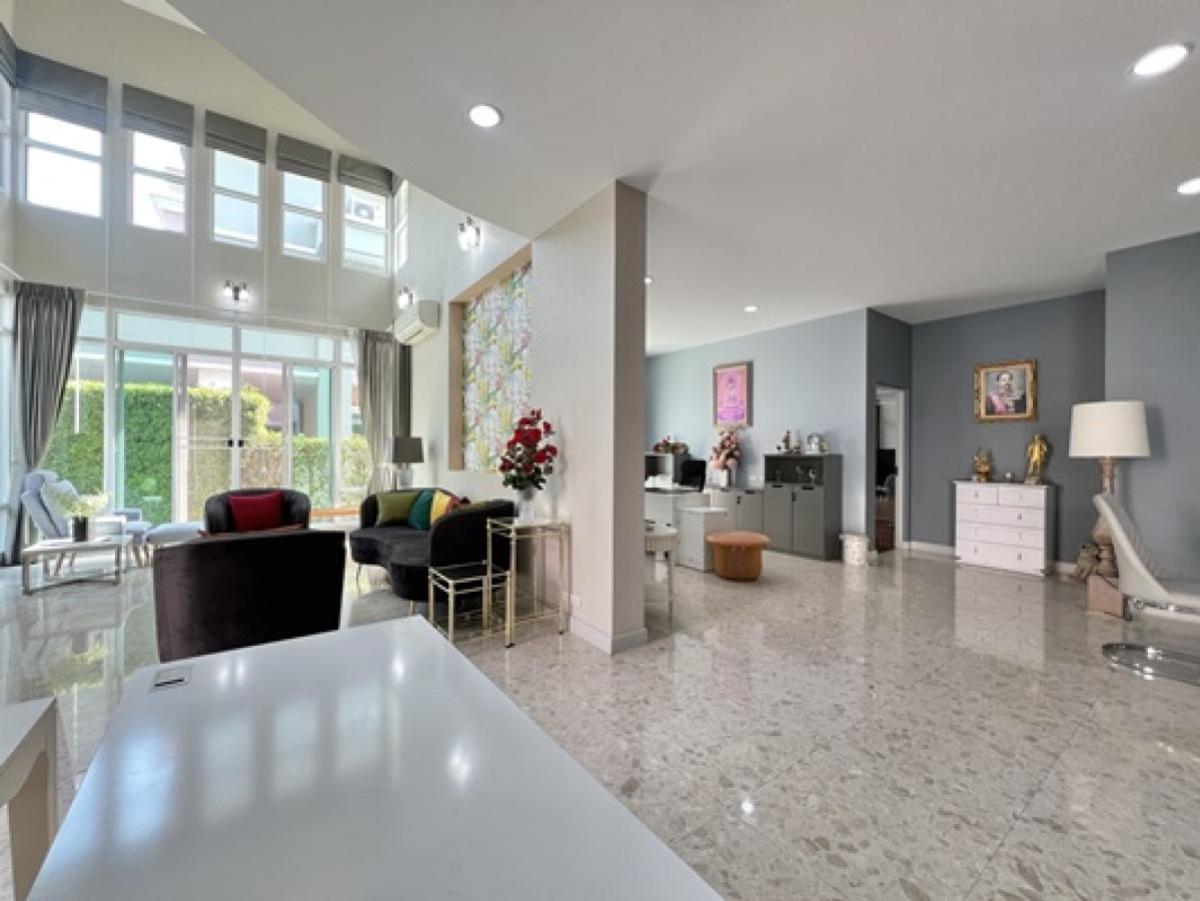 ขายบ้านนวมินทร์ รามอินทรา : ขายบ้านเดี่ยวหรู 3 ชั้น แกรนด์ บางกอก บูเลอวาร์ด รัชดา-รามอินทรา 2 เนื้อที่ 95 ตร.ว. 5 ห้องนอน สภาพดี ตกแต่งสวย พร้อมอยู่ ใกล้รถไฟฟ้าสีชมพู–ทางด่วน CX-136228