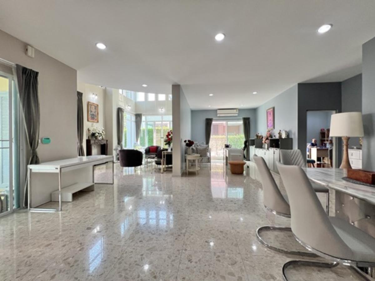 ขายบ้านนวมินทร์ รามอินทรา : ขายบ้านเดี่ยวหรู 3 ชั้น แกรนด์ บางกอก บูเลอวาร์ด รัชดา-รามอินทรา 2 เนื้อที่ 95 ตร.ว. 5 ห้องนอน สภาพดี ตกแต่งสวย พร้อมอยู่ ใกล้รถไฟฟ้าสีชมพู–ทางด่วน CX-136228