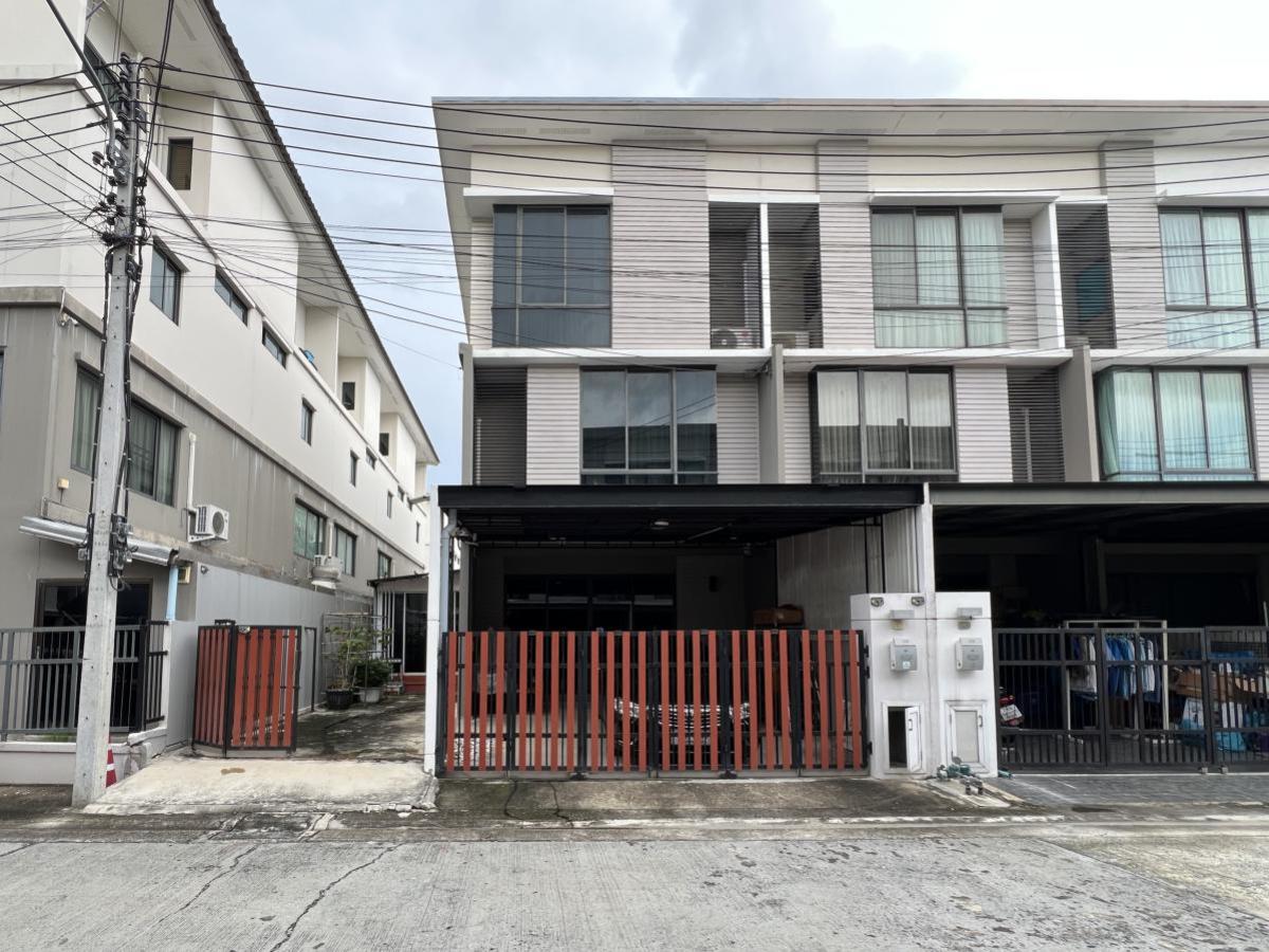 ขายทาวน์โฮมปทุมธานี รังสิต ธรรมศาสตร์ : ทาวน์โฮม หลังมุม SMART HOME โซลาร์เซลล์ พาทิโอ พหลโยธิน 92 เนื้อที่ 31.6 ตรว. 4 นอน 3 น้ำ พร้อมอยู่ทันที  CX-136387