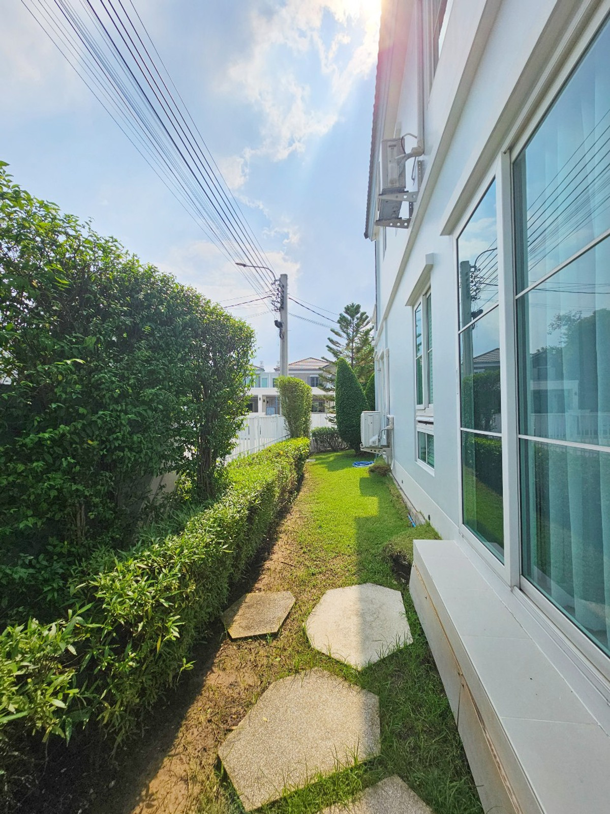 ขายบ้านพระราม 5 ราชพฤกษ์ บางกรวย : ขายบ้านแฝด Anya ราชพฤกษ์–นครอินทร์ ขนาด 40.3 ตรว. หลังมุม สภาพใหม่ เฟอร์นิเจอร์และเครื่องใช้ไฟฟ้าครบ