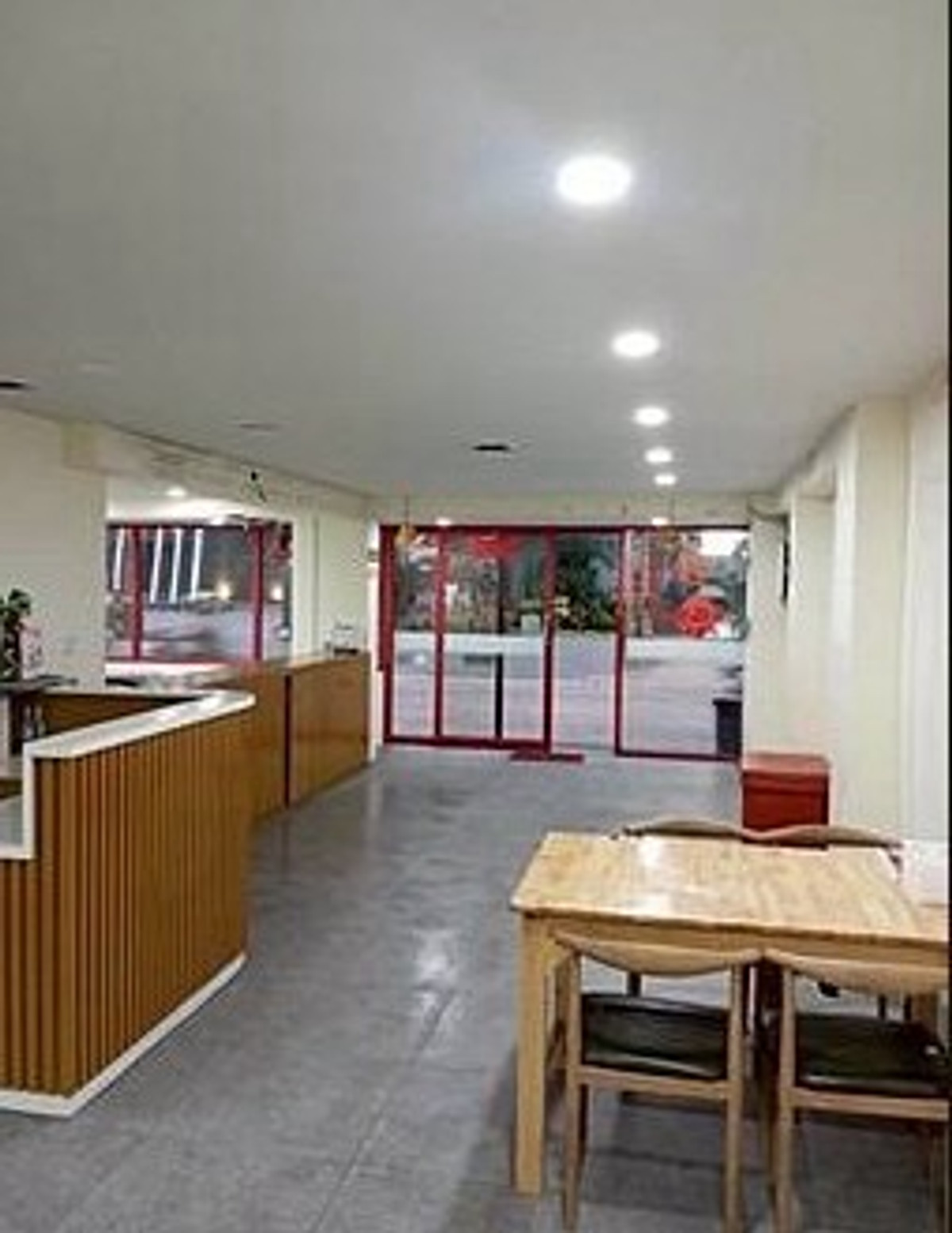 For RentShop HouseRatchadapisek, Huaikwang, Suttisan : Commercial building for rent, Ratchada zone, near MRT Huai Khwang, only 2 minutes.