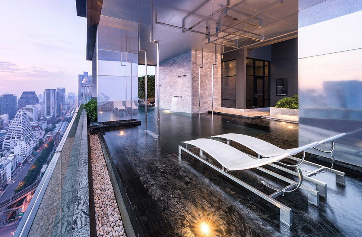 For RentCondoSilom, Saladaeng, Bangrak : ✨ M Silom, live life in the heart of Silom CBD, great location, close to shopping, convenient travel 👌