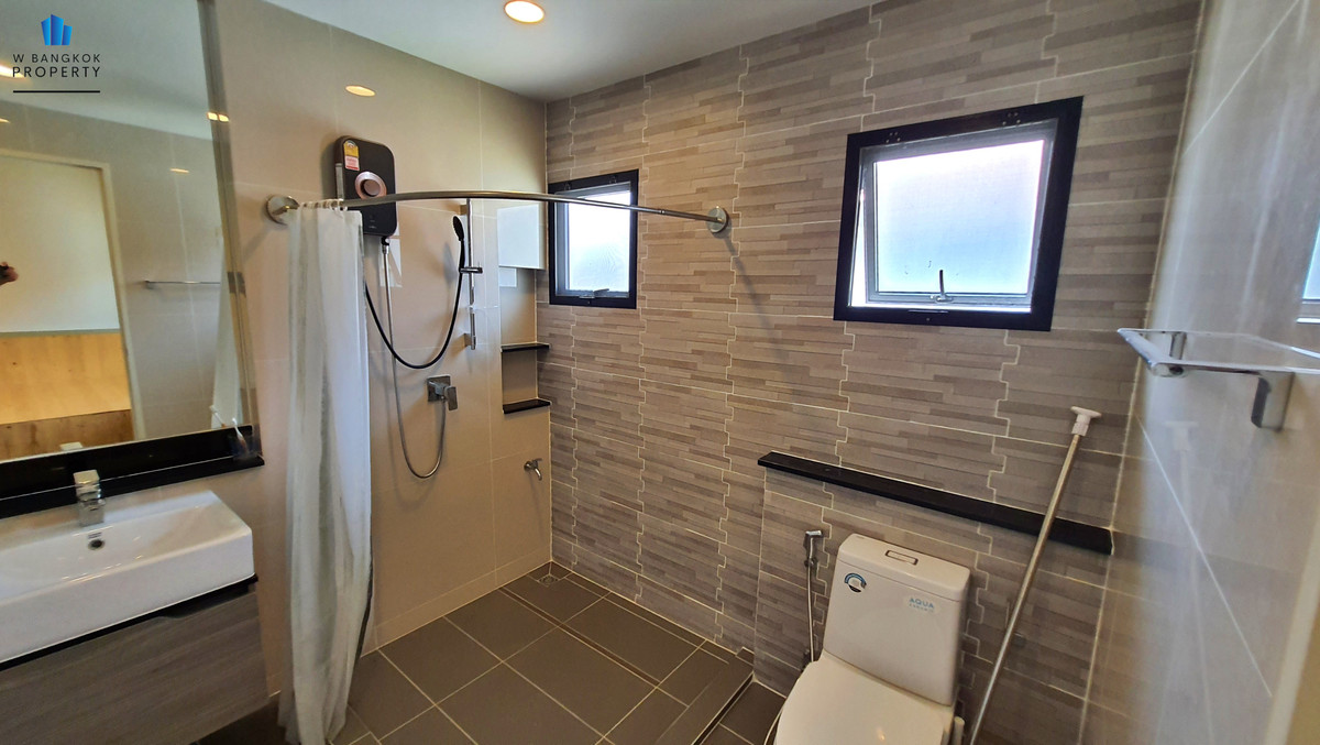 ขายบ้านบางนา แบริ่ง ลาซาล : **Hot Deal** ขายบ้านเดี่ยว บุราสิริ บางนา ก.ม. 26 แปลงริมน้ำ แบบบ้านใหญ่สุด 5 ห้องนอน 5 ห้องน้ำ 3 ที่จอดรถ 337 ตรม. บนที่ดิน 96.7 ตรว.