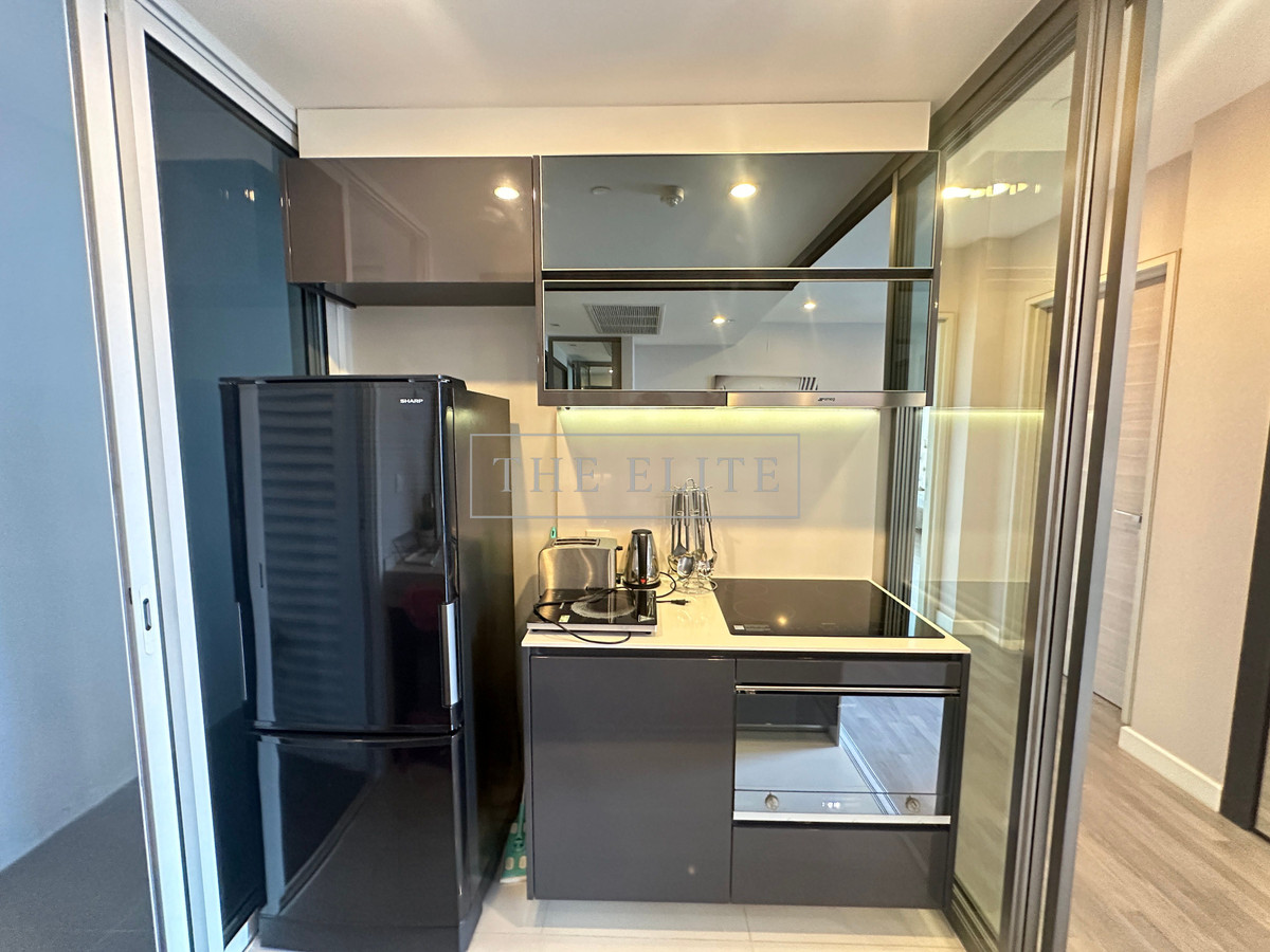 ให้เช่าคอนโดสาทร นราธิวาส : ✨ โอเอซิสใจกลางเมือง The Room สาทร-ถนนปั้น คอนโดหรู บรรยากาศเงียบสงบ เป็นส่วนตัว 🌿