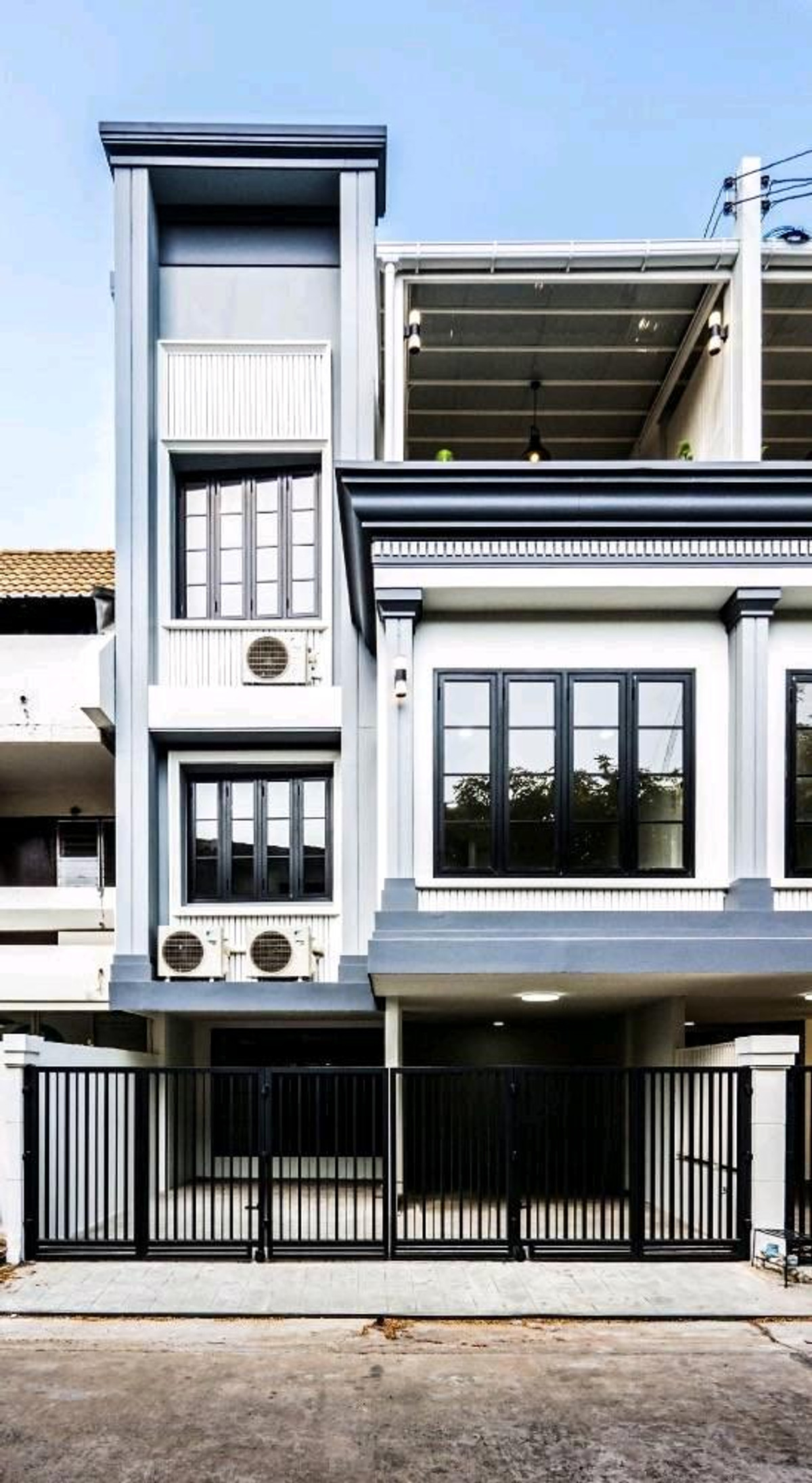 TownhomePattanakan, Srinakarin : Townhouse in the heart of Pattanakarn city