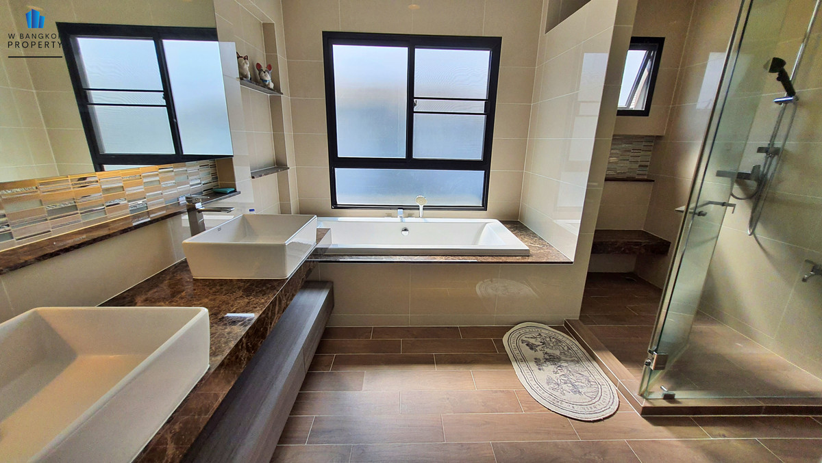 ขายบ้านบางนา แบริ่ง ลาซาล : **Hot Deal** ขายบ้านเดี่ยว บุราสิริ บางนา ก.ม. 26 แปลงริมน้ำ แบบบ้านใหญ่สุด 5 ห้องนอน 5 ห้องน้ำ 3 ที่จอดรถ 337 ตรม. บนที่ดิน 96.7 ตรว.