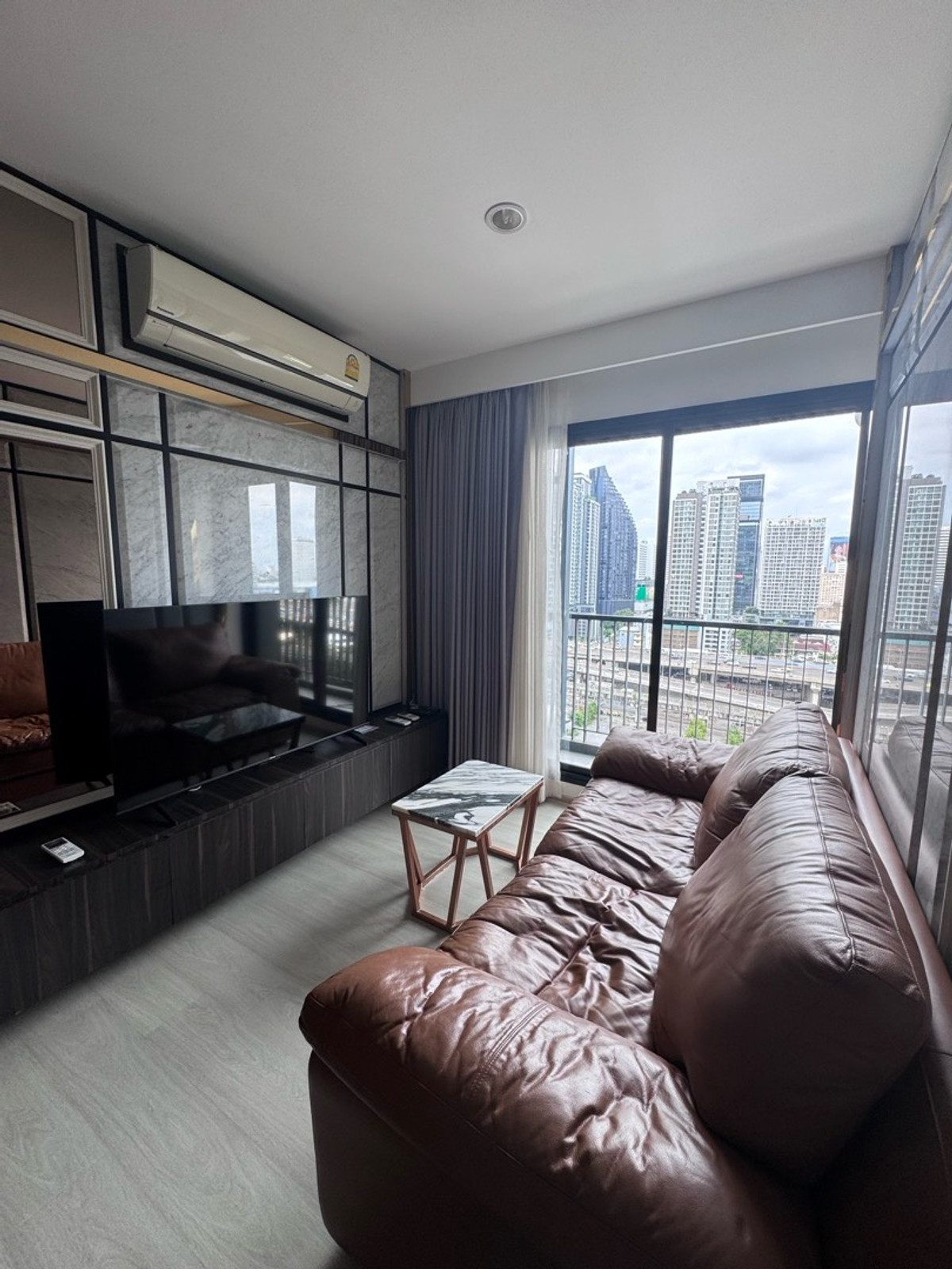 ให้เช่าคอนโดพระราม 9 เพชรบุรีตัดใหม่ RCA : Hot Deal🔥Life Asoke 2bed 2bath 55 Sq.m. Special price, newly renovated room Only 32k per month