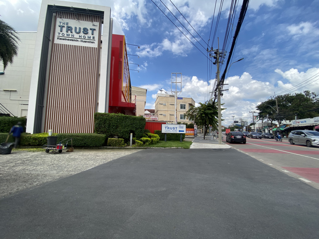 ขายทาวน์โฮมเสรีไทย-นิด้า : ขายทาวน์โฮม 3 ชั้น The Trust เกษตรนวมินทร์-นวลจันทร์ ทำเลดี ใกล้ เดอะวอล์ค นวมินทร์ ขนาด 27 ตร.ว