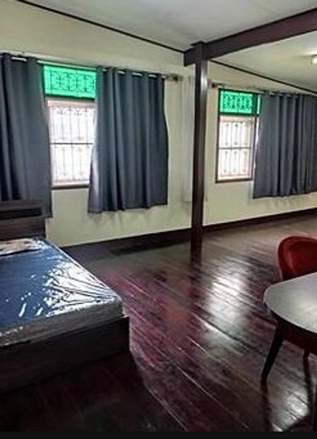 For RentShop HouseRatchadapisek, Huaikwang, Suttisan : Commercial building for rent, Ratchada zone, near MRT Huai Khwang, only 2 minutes.