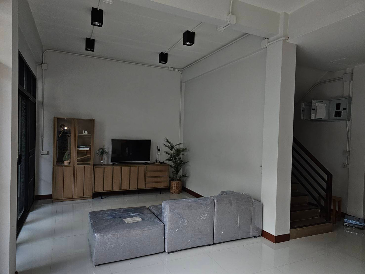 ให้เช่าทาวน์โฮมสุขุมวิท อโศก ทองหล่อ : ให้เช่า ทาวน์เฮ้าส์ เอกมัย ซอย 28 สำหรับอยู่อาศัย/ทำโฮมออฟฟิศได้ ตกแต่งครบ ใกล้ตลาดสด พร้อมเข้าอยู่