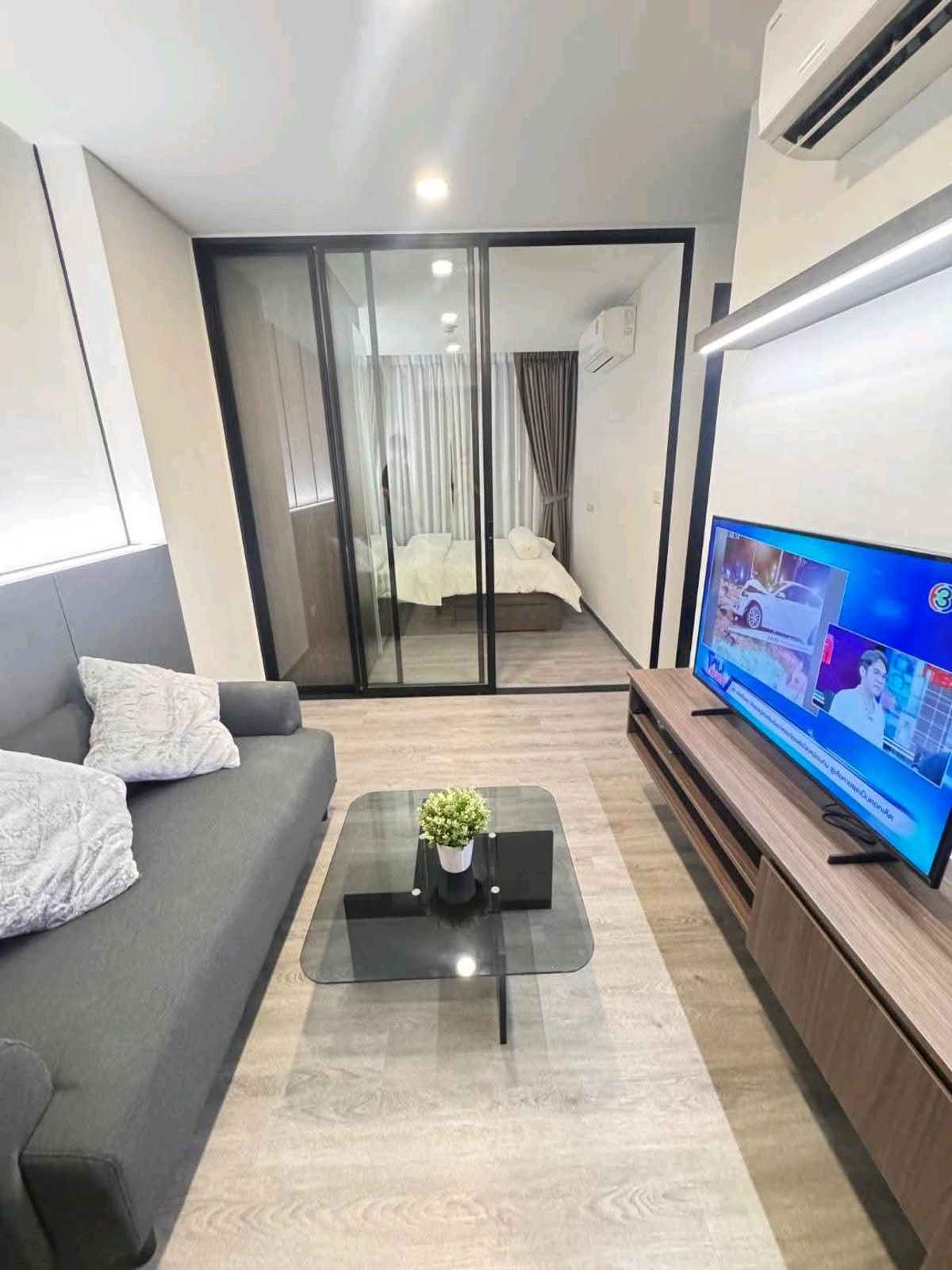 For RentCondoLadprao101, Happy Land, The Mall Bang Kapi : ✨ Fully furnished Complete with electrical appliances, ready to move in 📍 Prime location near BTS Yellow Line, Bang Kapi Station 🚄