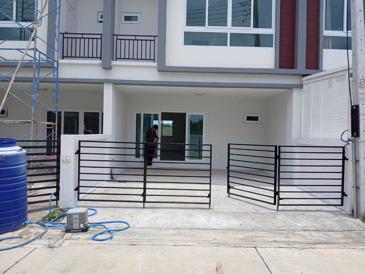 For RentTownhomeChachoengsao : 🌟New townhouse for rent, 2 floors, 3 bedrooms, 3 bathrooms, near Suwinthawong Road 🌟 Townhouse Prachasuk Wang Takhian🌟