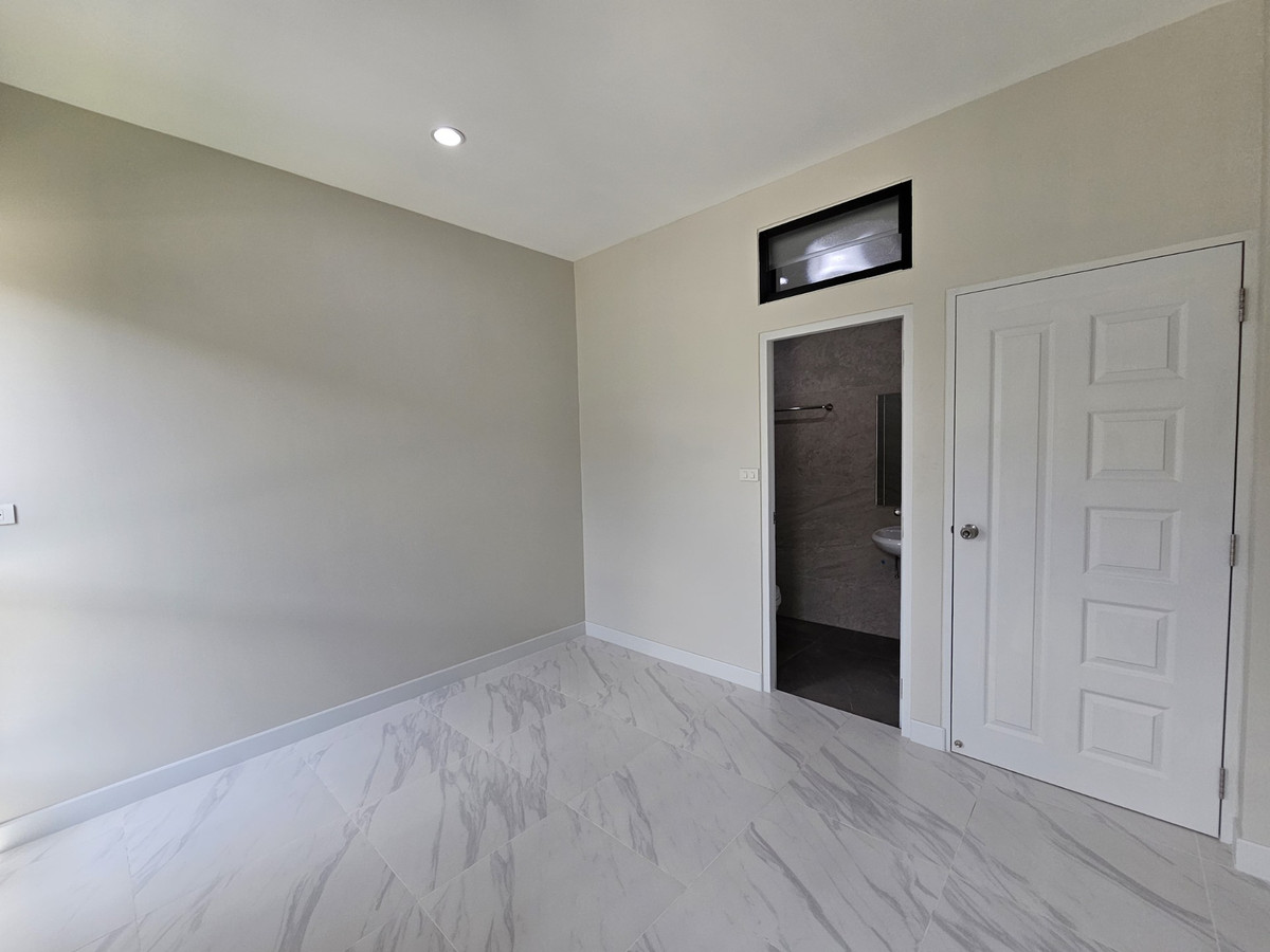 For SaleKhon Kaen : Twin house, 2 bedrooms, 2 bathrooms, 2 parking spaces, Ban Wa Subdistrict, only 15 minutes from Khon Kaen city.