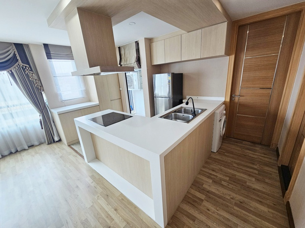 ให้เช่าคอนโดราชเทวี พญาไท : For Rent ให้เช่าห้อง 1 ห้องนอน 50 ตร.ม เดอ รูฟ คอนโดมิเนียม (BTS สนามเป้า/อารีย์) 