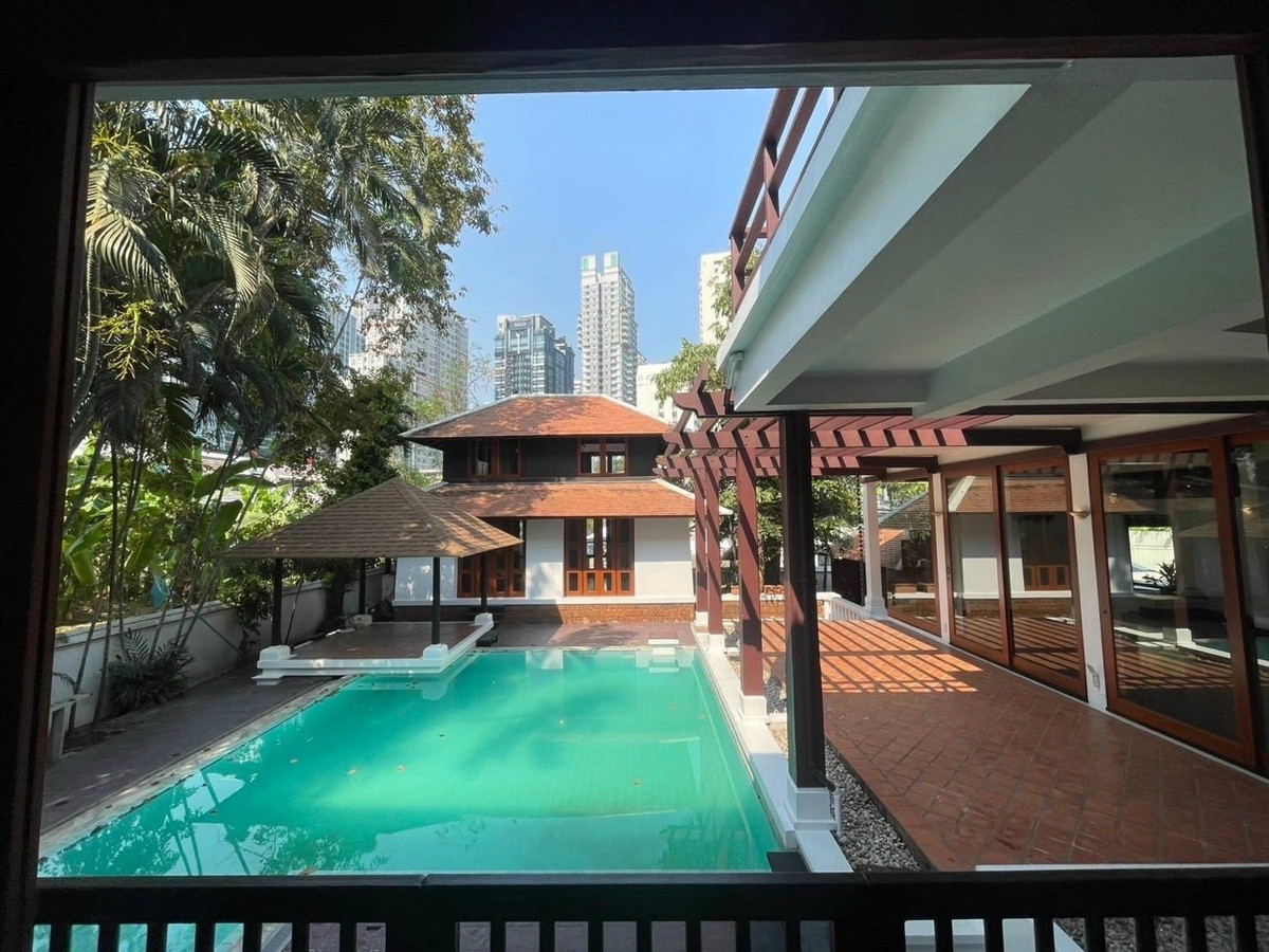 ให้เช่าบ้านสุขุมวิท อโศก ทองหล่อ : 📢👇บ้านเดี่ยวใจกลางกรุงเทพฯ พร้อมสระว่ายน้ำส่วนตัว และมีเรือนพักรับรองแยกต่างหาก