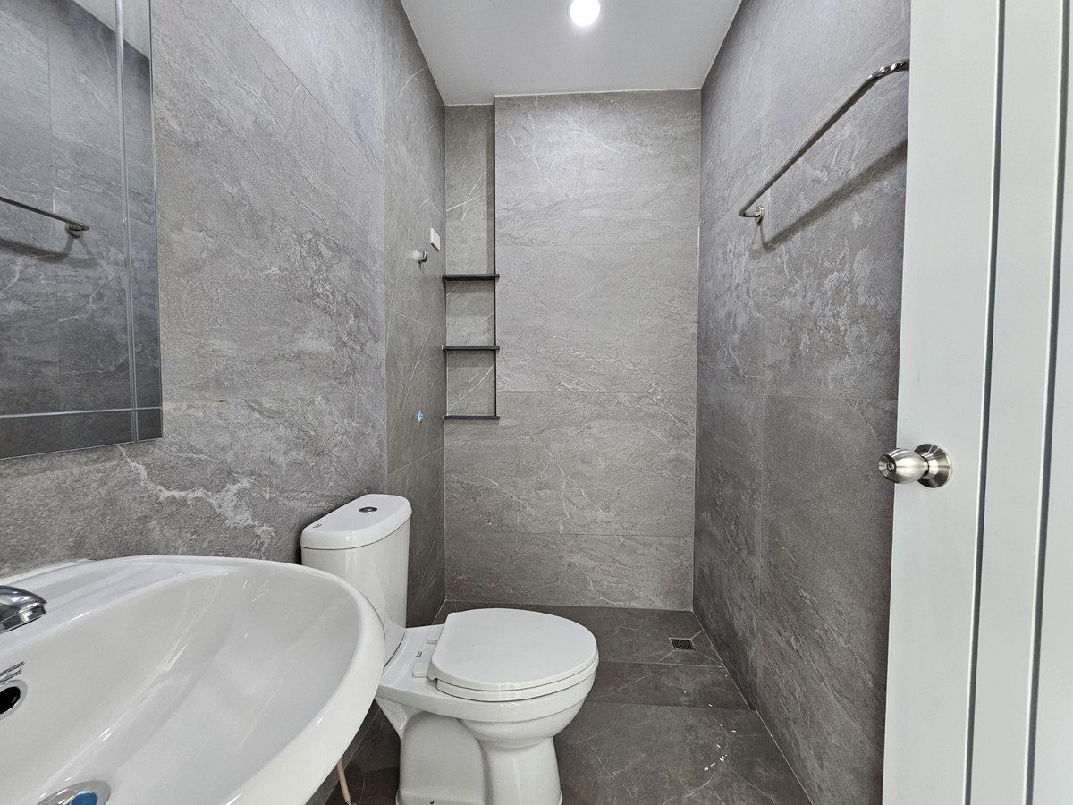 For SaleKhon Kaen : Twin house, 2 bedrooms, 2 bathrooms, 2 parking spaces, Ban Wa Subdistrict, only 15 minutes from Khon Kaen city.